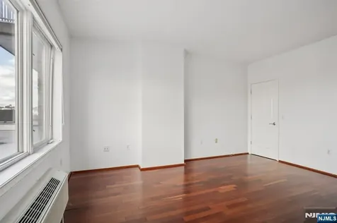 3110 City City Place Edgewater NJ 07020