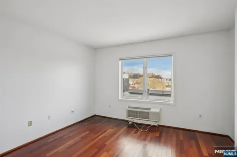 3110 City City Place Edgewater NJ 07020