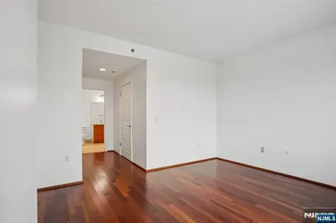 3110 City City Place Edgewater NJ 07020