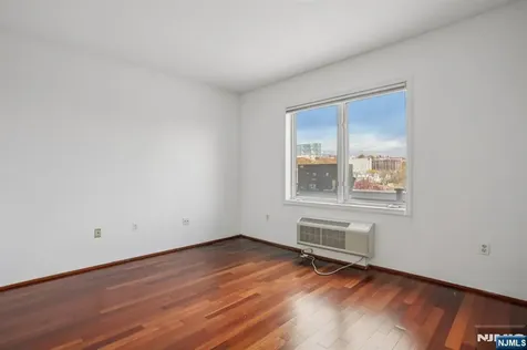 3110 City City Place Edgewater NJ 07020