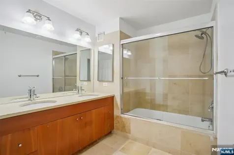 3110 City City Place Edgewater NJ 07020