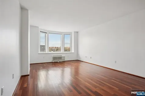 3110 City City Place Edgewater NJ 07020