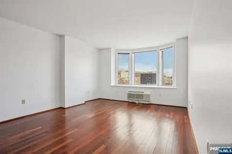 3110 City City Place Edgewater NJ 07020