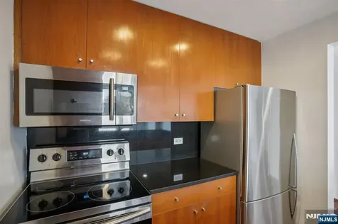 3110 City City Place Edgewater NJ 07020