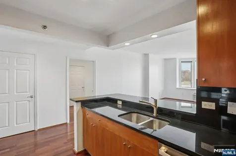 3110 City City Place Edgewater NJ 07020