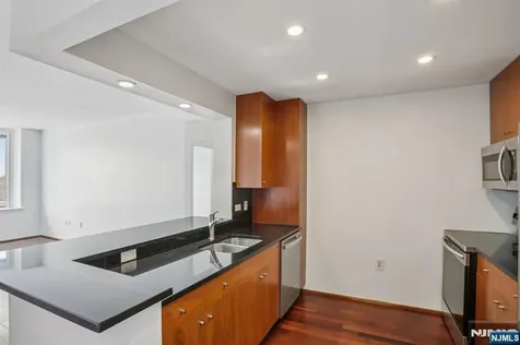3110 City City Place Edgewater NJ 07020