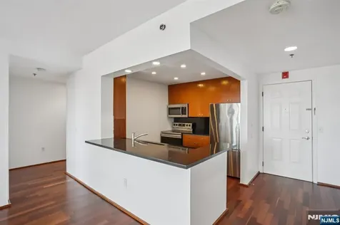 3110 City City Place Edgewater NJ 07020