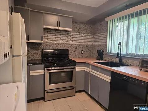 230 Lafayette Place Englewood NJ 07631