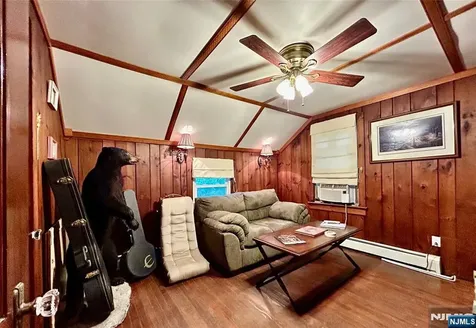 17 Highland Road Bloomingdale NJ 07403