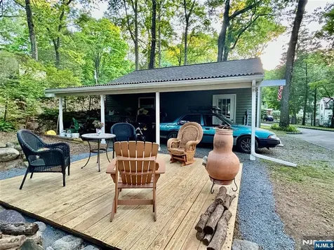 17 Highland Road Bloomingdale NJ 07403