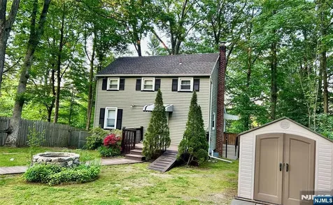 17 Highland Road Bloomingdale NJ 07403