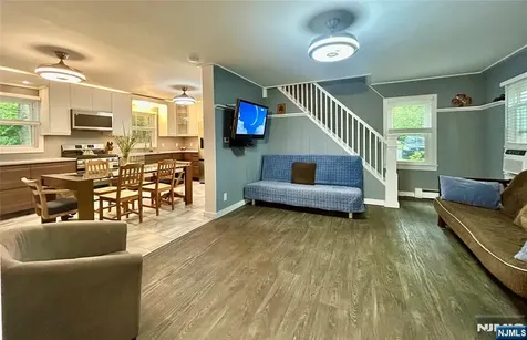 17 Highland Road Bloomingdale NJ 07403