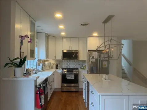 31 Clinton Lane Wayne NJ 07470