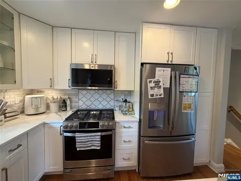 31 Clinton Lane Wayne NJ 07470
