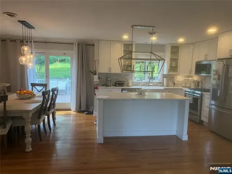 31 Clinton Lane Wayne NJ 07470