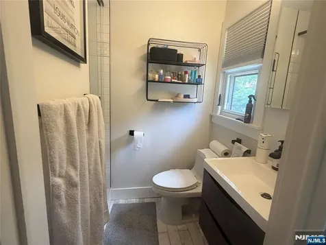 31 Clinton Lane Wayne NJ 07470