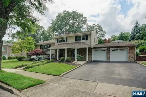 31 Clinton Lane Wayne NJ 07470