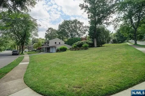 31 Clinton Lane Wayne NJ 07470
