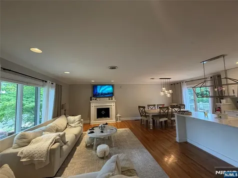 31 Clinton Lane Wayne NJ 07470