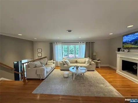 31 Clinton Lane Wayne NJ 07470