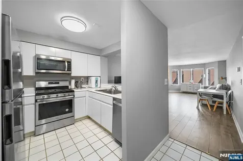 503 Hancock Court Edgewater NJ 07020