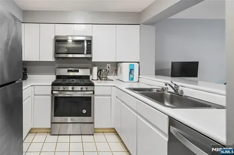 503 Hancock Court Edgewater NJ 07020