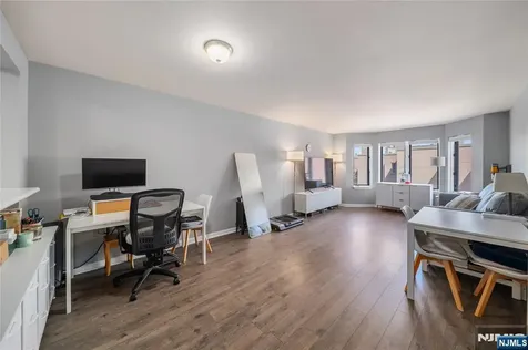 503 Hancock Court Edgewater NJ 07020
