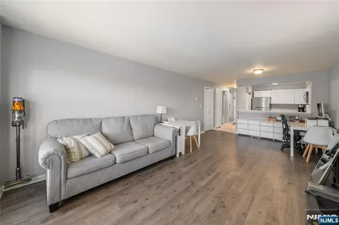503 Hancock Court Edgewater NJ 07020