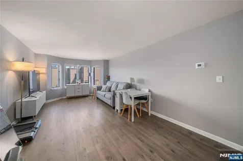 503 Hancock Court Edgewater NJ 07020