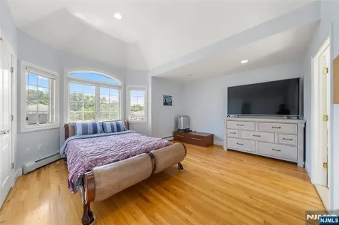 221B 4th Street Palisades Park NJ 07650