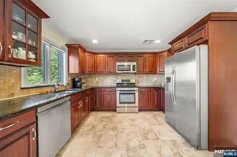 221B 4th Street Palisades Park NJ 07650