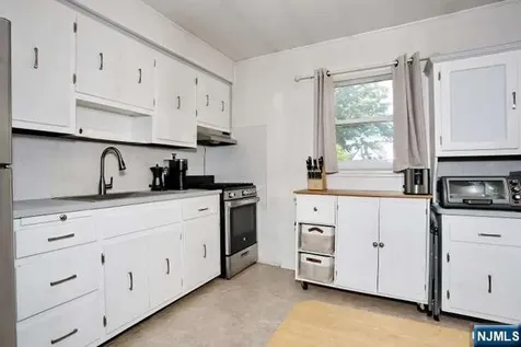 141 Graham Terrace Saddle Brook NJ 07663