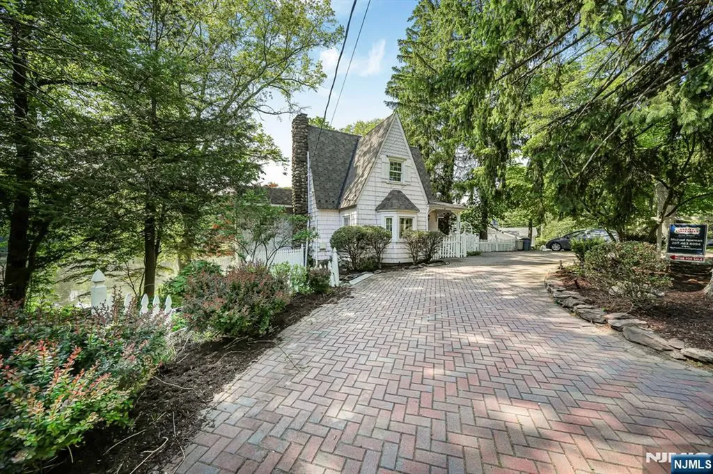 716 Colonial Road Franklin Lakes NJ 07417