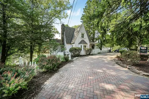 716 Colonial Road Franklin Lakes NJ 07417