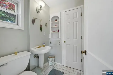 716 Colonial Road Franklin Lakes NJ 07417