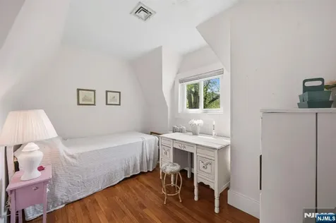 716 Colonial Road Franklin Lakes NJ 07417
