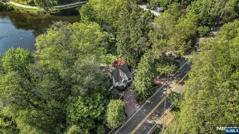 716 Colonial Road Franklin Lakes NJ 07417