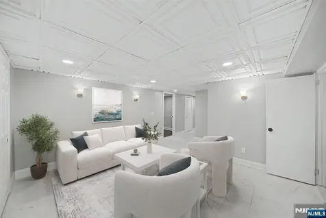433 Louisa Avenue Wyckoff NJ 07481