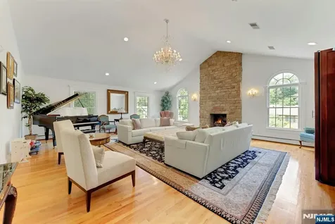 980 Briarwoods Road Franklin Lakes NJ 07417