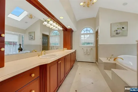 980 Briarwoods Road Franklin Lakes NJ 07417