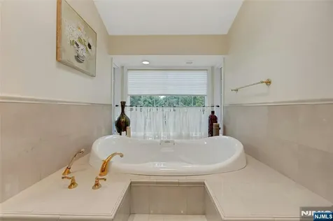 980 Briarwoods Road Franklin Lakes NJ 07417