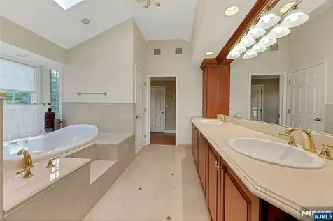 980 Briarwoods Road Franklin Lakes NJ 07417