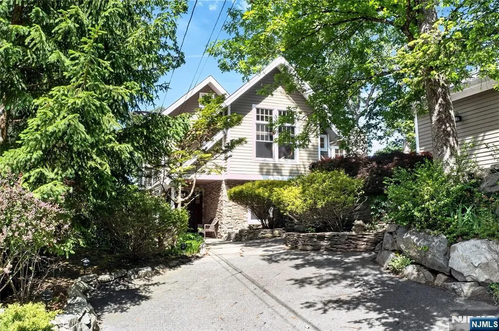 73 South Road Bloomingdale NJ 07403