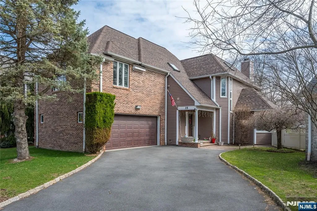 35 Turnberry Road Little Falls NJ 07424