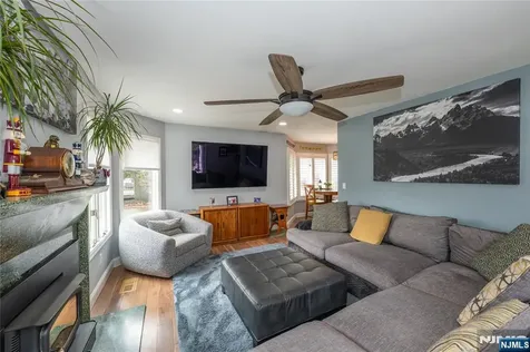 35 Turnberry Road Little Falls NJ 07424