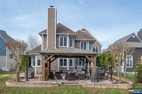 35 Turnberry Road Little Falls NJ 07424