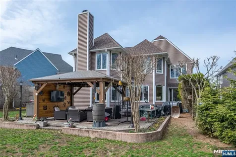 35 Turnberry Road Little Falls NJ 07424