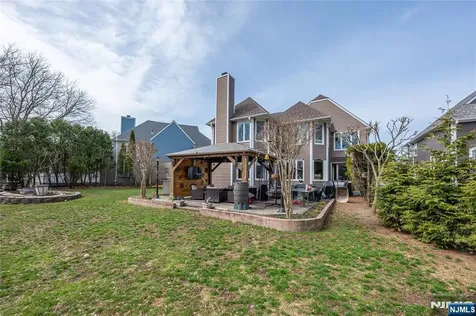 35 Turnberry Road Little Falls NJ 07424