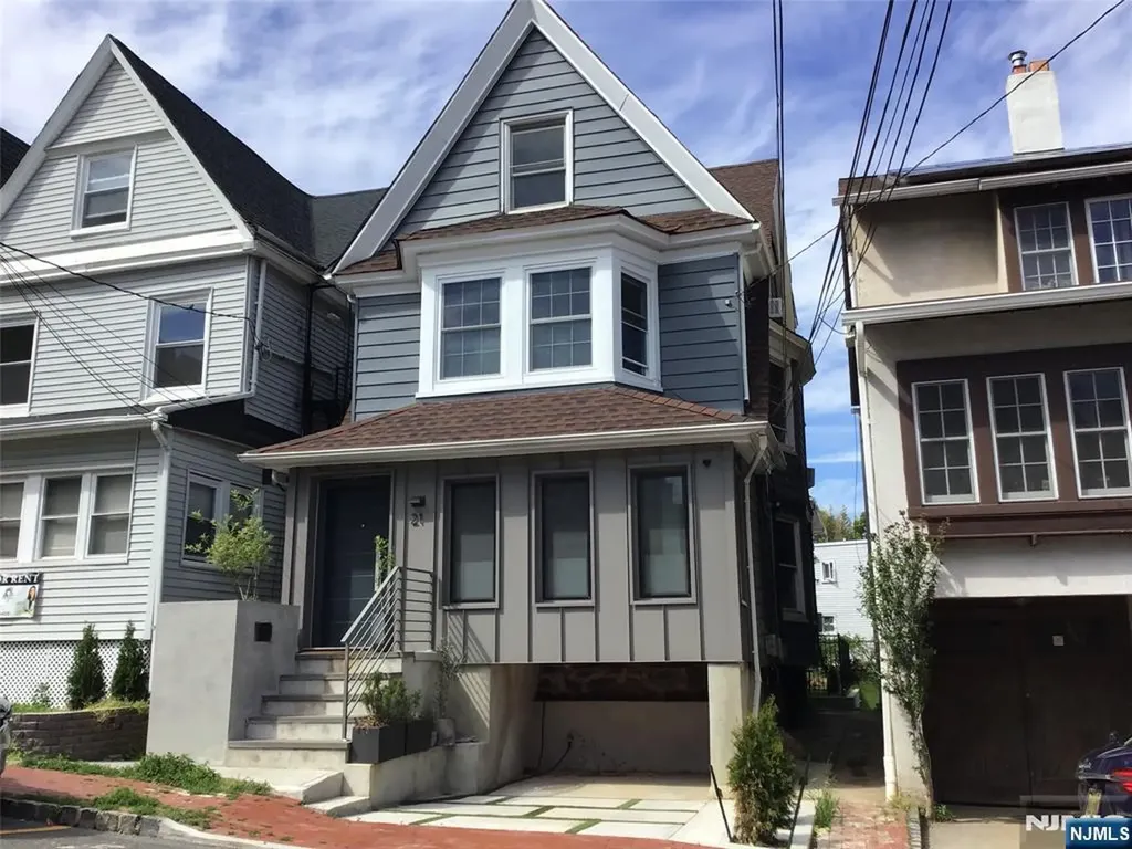 21 Valley Place Edgewater NJ 07020