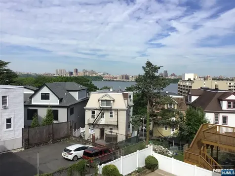 21 Valley Place Edgewater NJ 07020